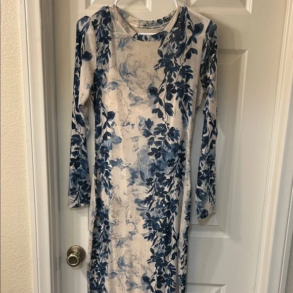 Express Blue and White Floral Long Sleeve Dress size Small - Picture 1 of 5